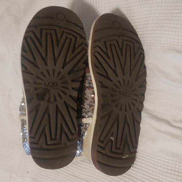 Gold UGG boots - Picture 4 of 8